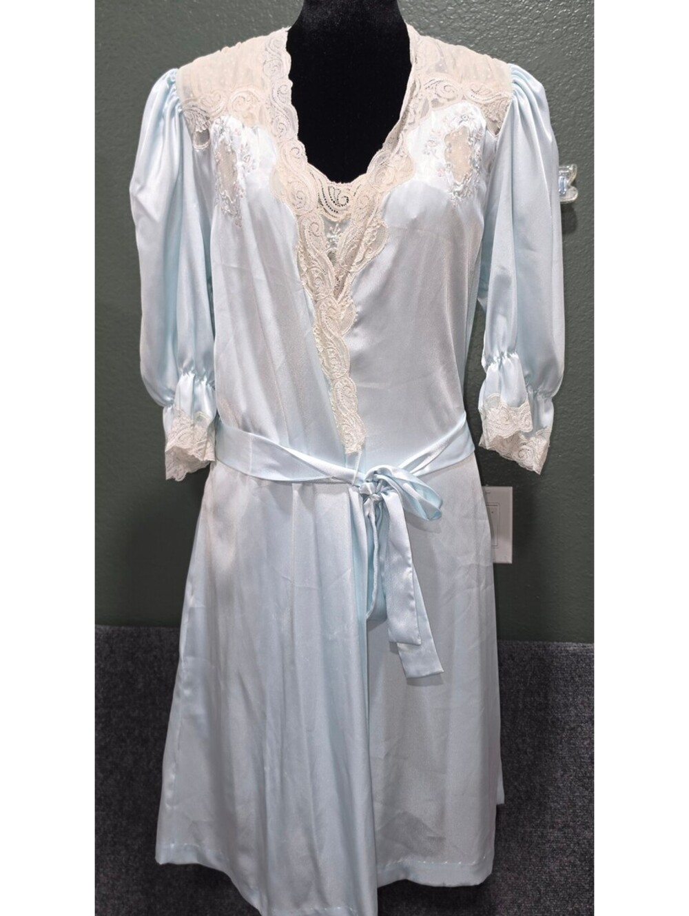 VS36. Vintage 80s Sara Beth blue satin lace nightgown robe peignoir set